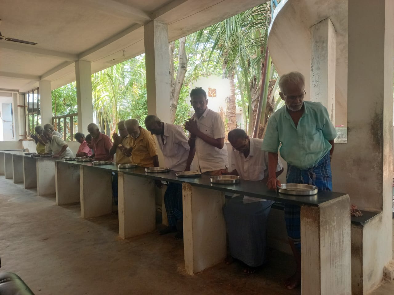 Mid day meal supply, Siddhartha Muthiyor Illam - Punnamchathiram, Karur